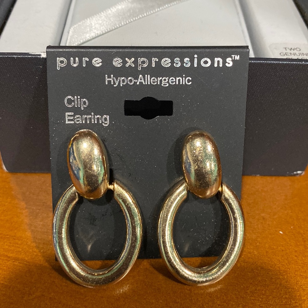 Pure Expressions Hypoallergenic Goldtone Textured Clip Earrings. NWOT